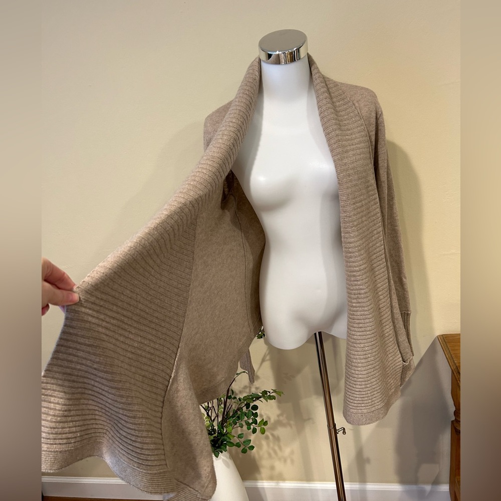 100% Cashmere CLUB MONACO (Italian Cashmere) high/low cardigan Taupe Size: S/P - Picture 5 of 14